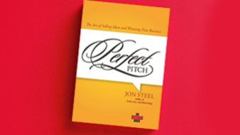 A palavra “pitch” não tem uma tradução evidente em português. Como tantas outras, vimos essa palavra sempre usada assim mesmo, em inglês, no mundo das agências de publicidade, significando o esforço de conquista de um cliente. Esforço que muitas vezes tem o seu ponto culminante numa apresentação, cuja preparação pode levar muitas semanas e incluir um considerável show-off. Perfect Pitch refere-se tanto a todo este processo de preparação de uma apresentação de negócio como à própria apresentação.