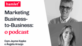 “Não existem commodities” - declarou, num artigo famoso, Theodore Levitt. “Todos os bens e serviços podem ser diferenciados”. Se, em teoria, isto é algo que ninguém discute, nalguns setores encontrar estes fatores de diferenciação pode ser bem mais difícil do que noutros. É o caso da papelaria, setor em que opera a Firmo, tanto no mercado B2C como no B2B. Um caderno é um caderno: como então manter a preferência de consumidores e empresas durante décadas, sem contar exclusivamente com o mais fácil – o preço? Foi sobre isso que conversamos com a Ângela Araújo, Diretora de Marketing, que nos contou como a inovação, a qualidade do serviço e a capacidade de ouvir e antecipar-se ao mercado têm permitido à Firmo capitalizar o seu legado sem perder a relevância.